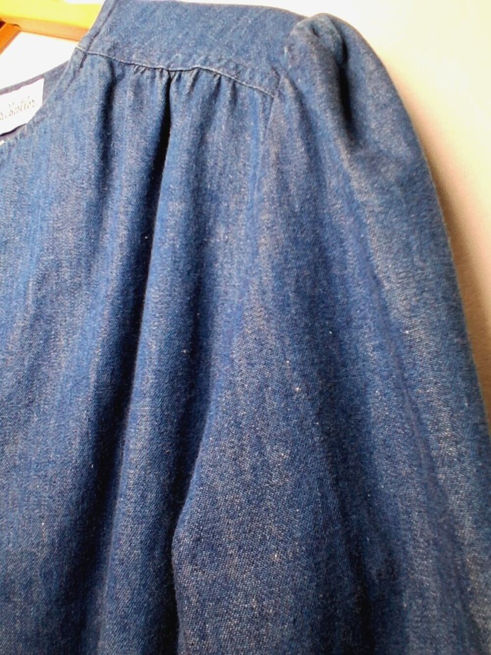 Hot Air Balloon Over Village Cross Stitch Chambray Shirt Large Blue Open Front - Picture 8 of 16